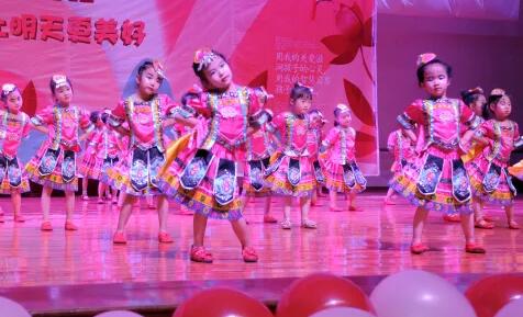 青島陽光寶貝幼兒園開園慶典——大型兒童舞臺劇演出圓滿成功!