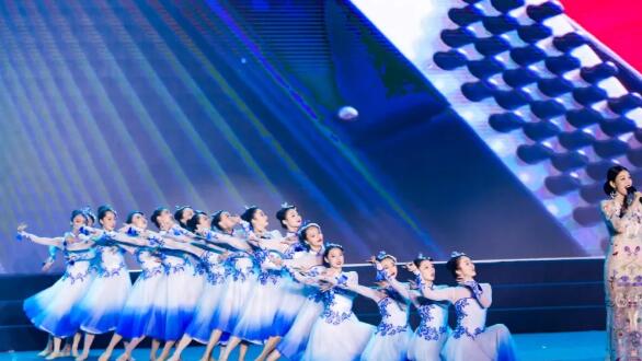 青島環(huán)保科技公司成立10周年慶典演出晚會(huì)盛大舉行