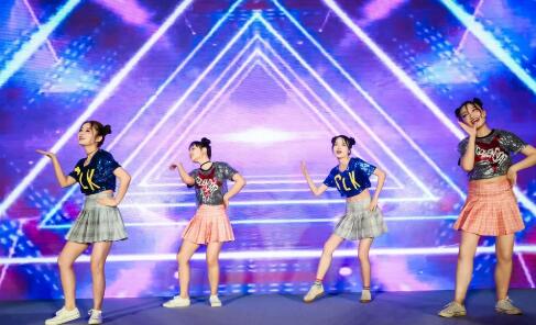 【熱烈慶祝】青島教育咨詢有限公司8周年慶典演出活動正式拉開序幕!